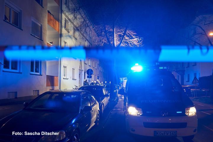 Feuerwehrabsperrung mit KdoWagen BF Koblenz mit Blaulicht © by Sascha Ditscher